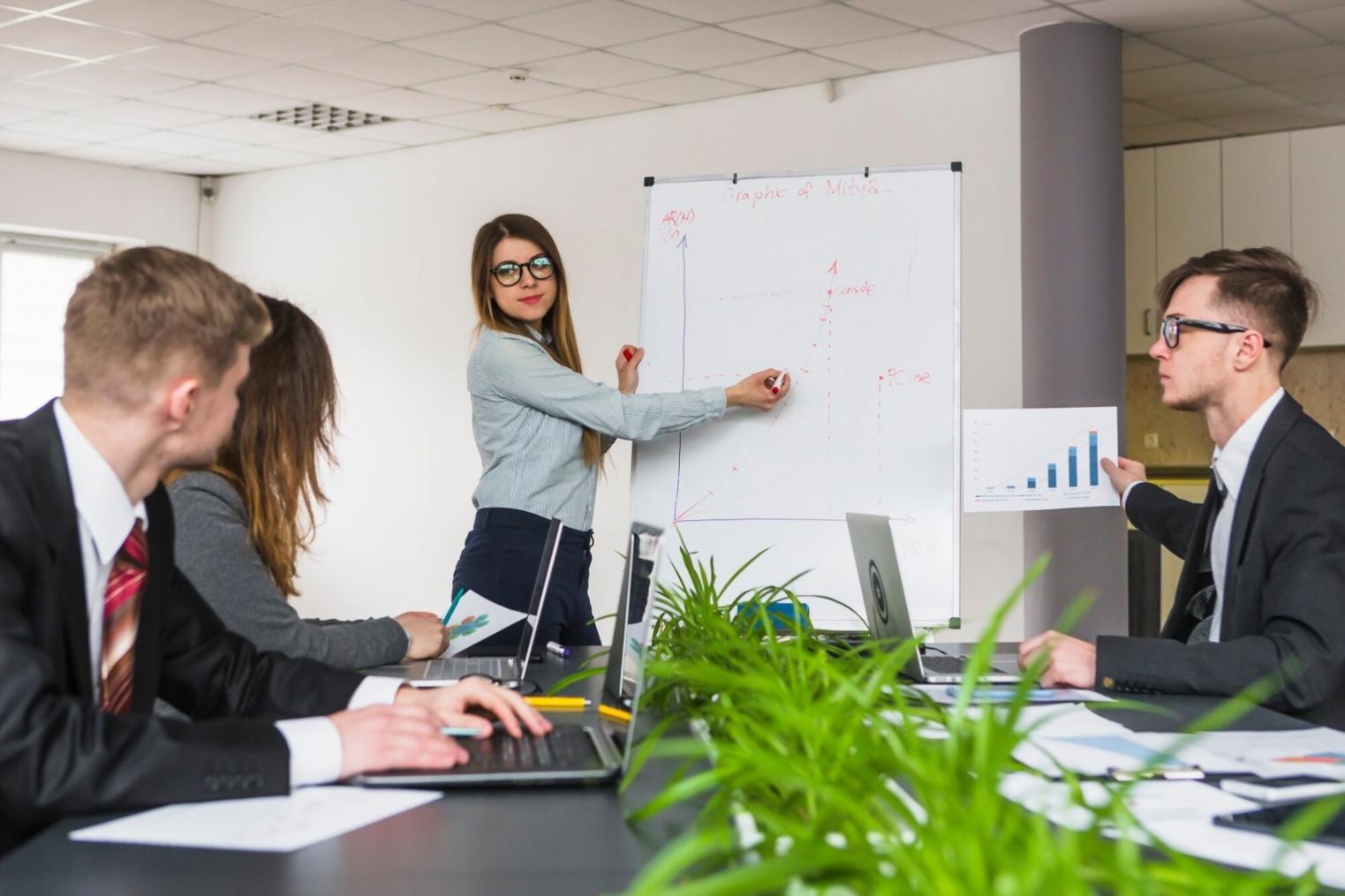 Análisis de ratios de liquidez empresarial en entorno digital